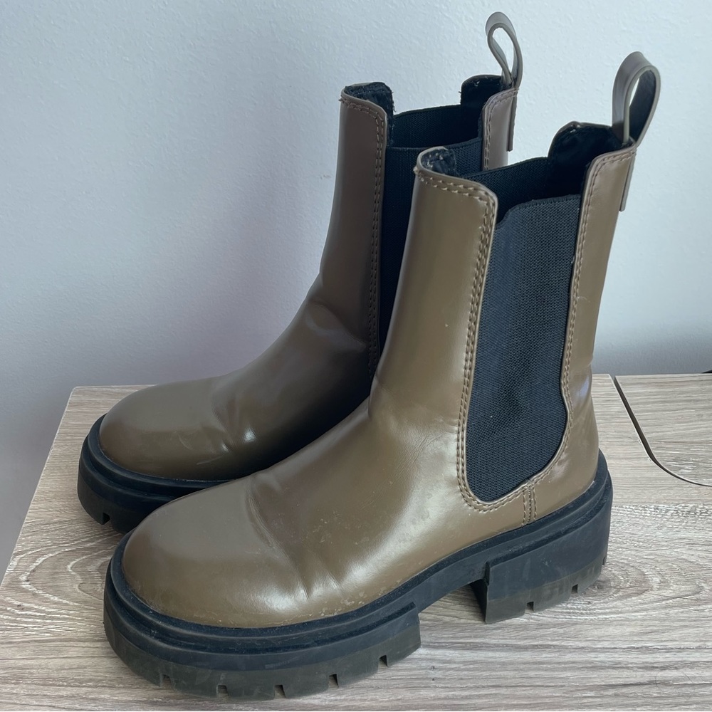 Chelsea Boot - Picture 5 of 8
